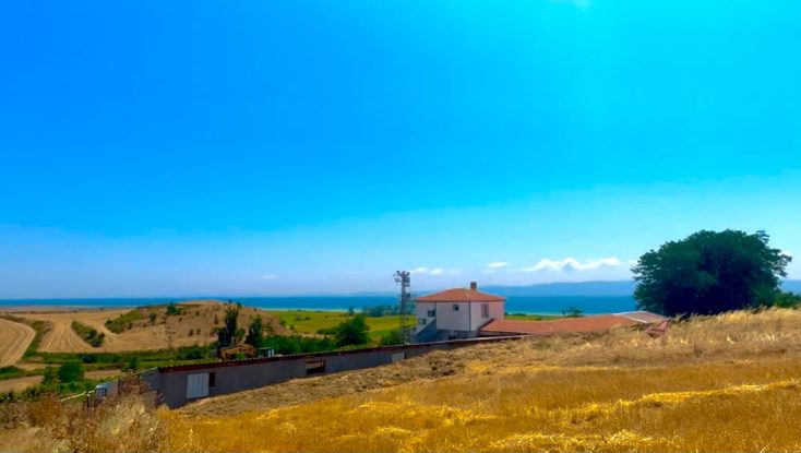 Bolayır satılık arsa ve deniz manzaralı 2.000 m² tarla görünümü